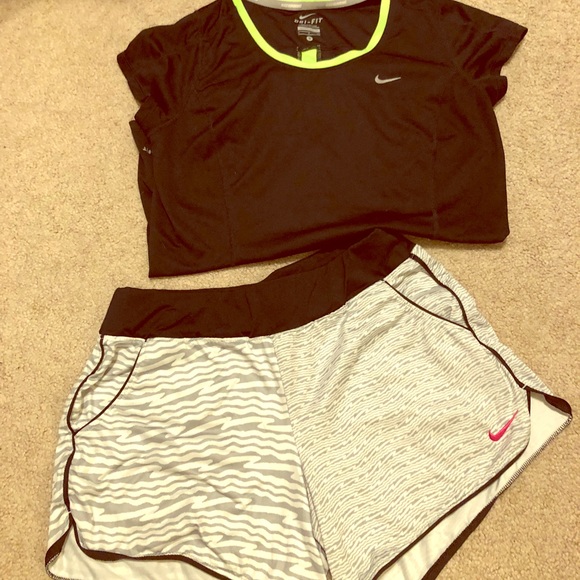 Nike Tops - Nike bundle